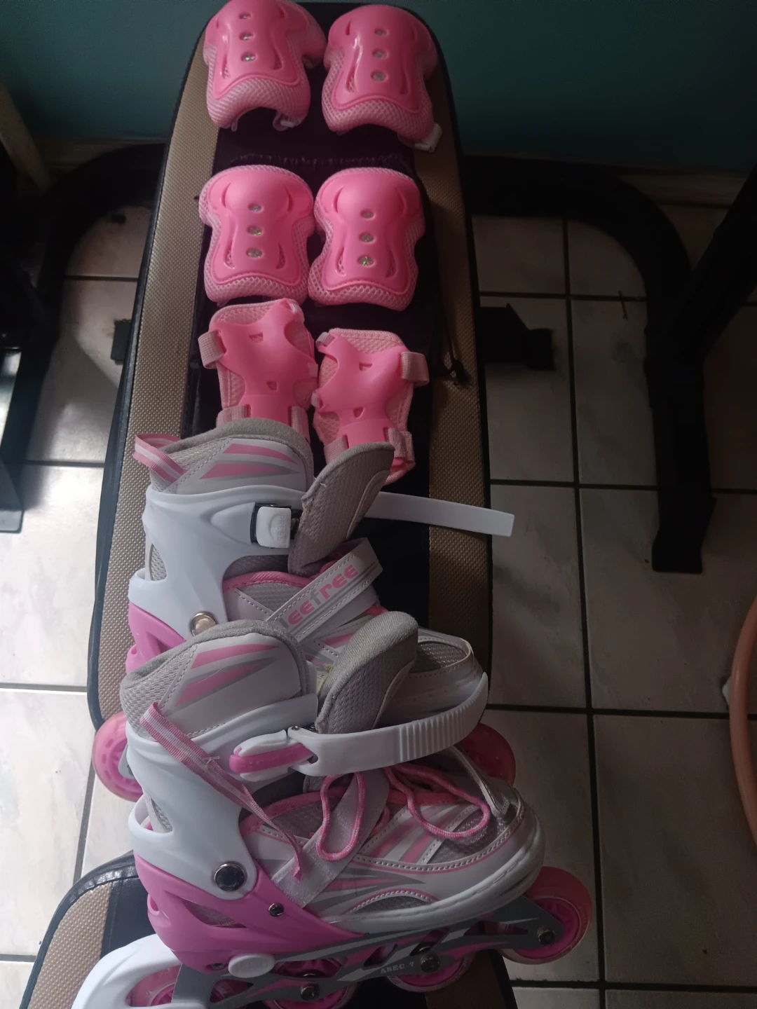 Jeefree Pink & White Roller Skates with Protective Gear