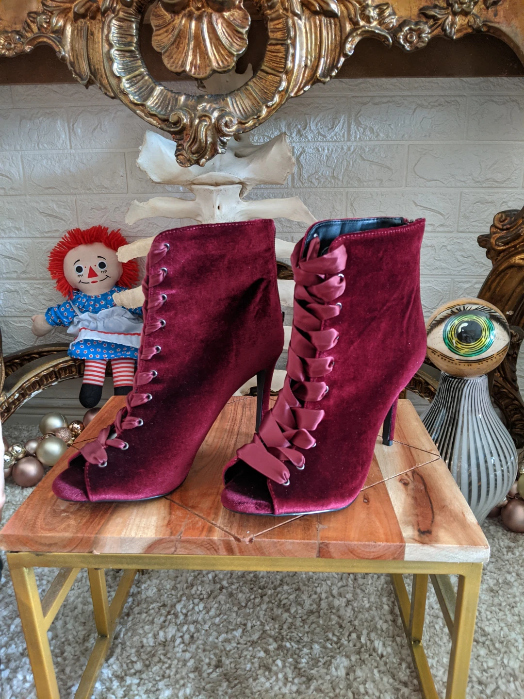 Le Chateau Burgundy Velvet Peep-Toe Lace-Up Heels Size 8 - photo 4