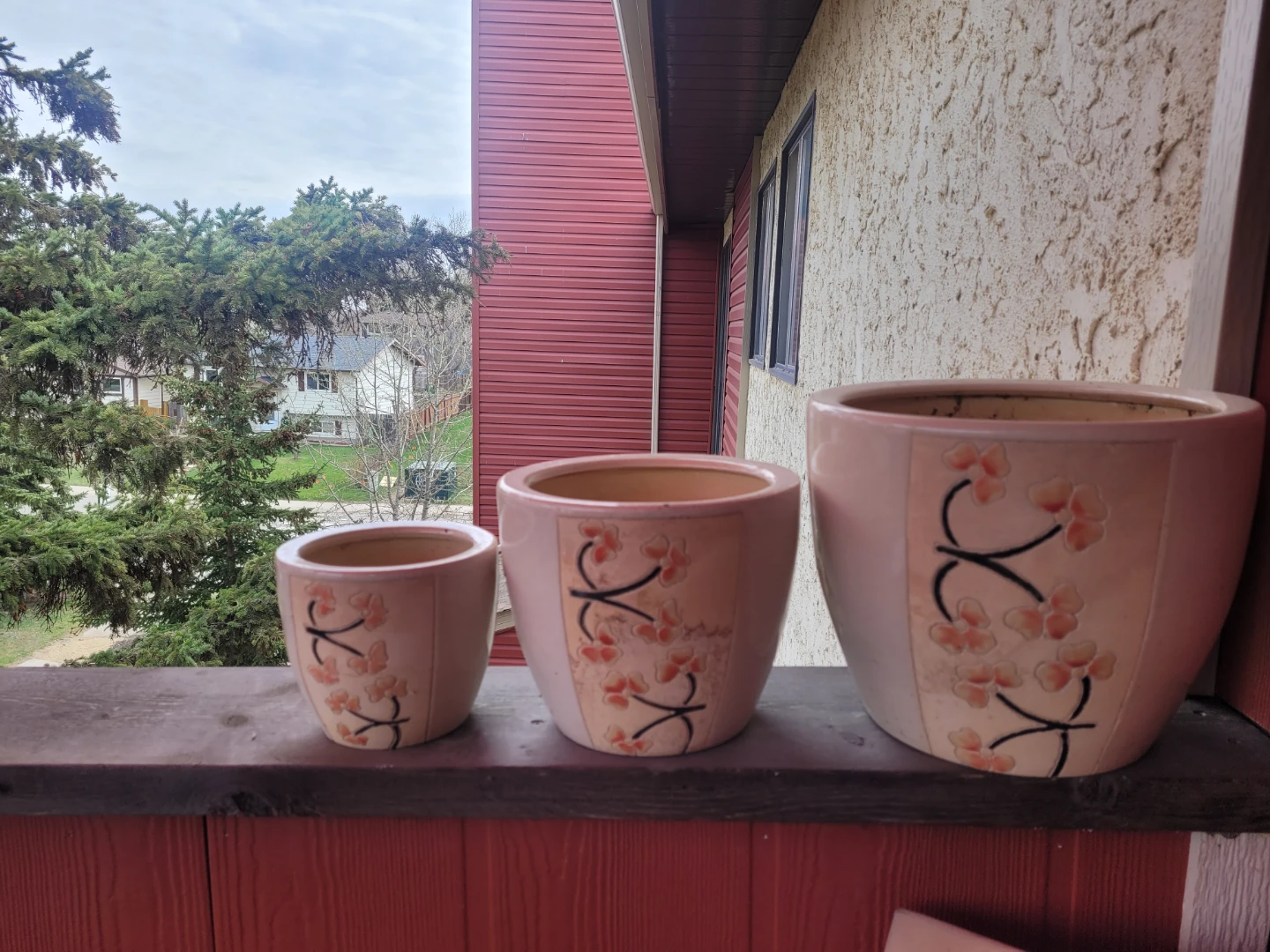 Set of 3 pink ceramic planters with floral design