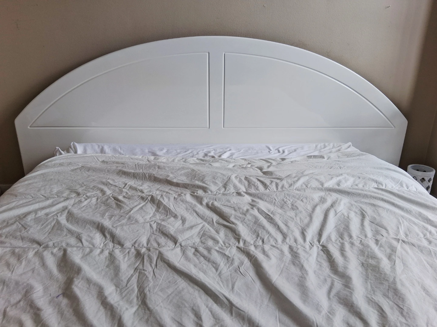 Vintage 1980s Postmodern White Lacquer Queen Platform Bed - photo 3