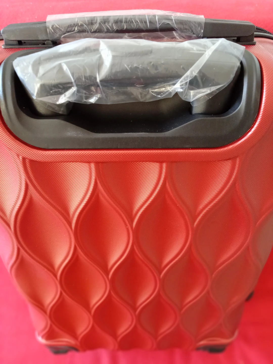 Red Hardshell Spinner Suitcase - photo 2