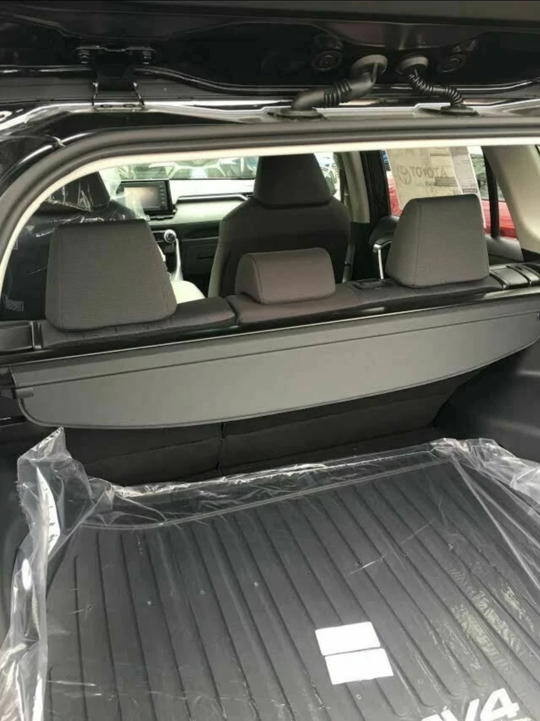 Rear Cargo (Tonneau) Cover with Toyota Rav4 2019-25 - photo 3