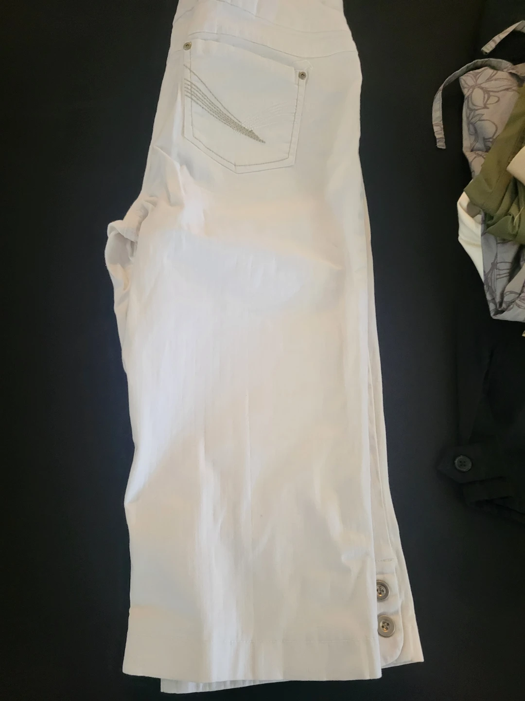 Contrasti White Capri Pants