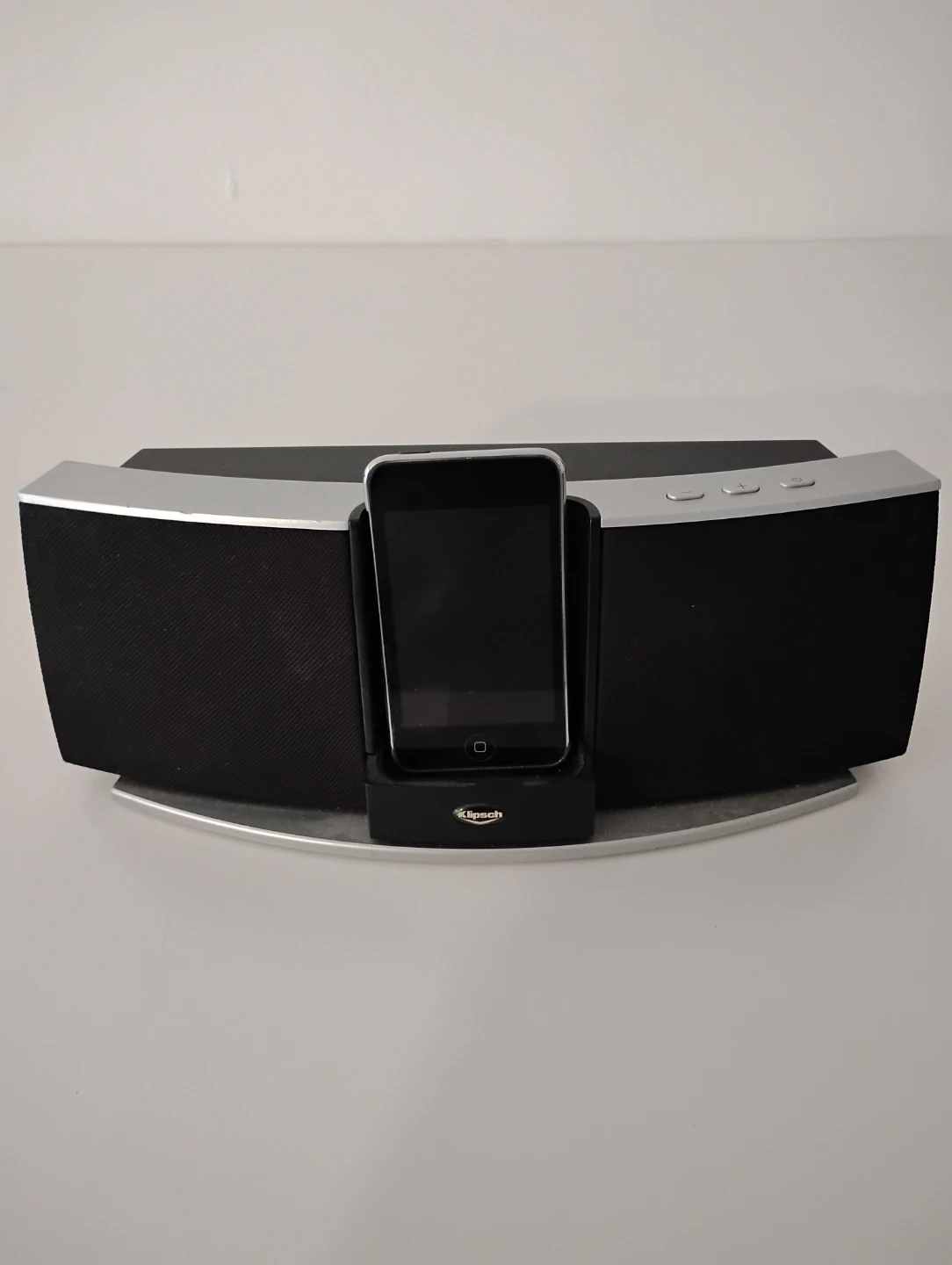 Klipsch iGroove SXT Docking Speaker System with Remote - photo 2