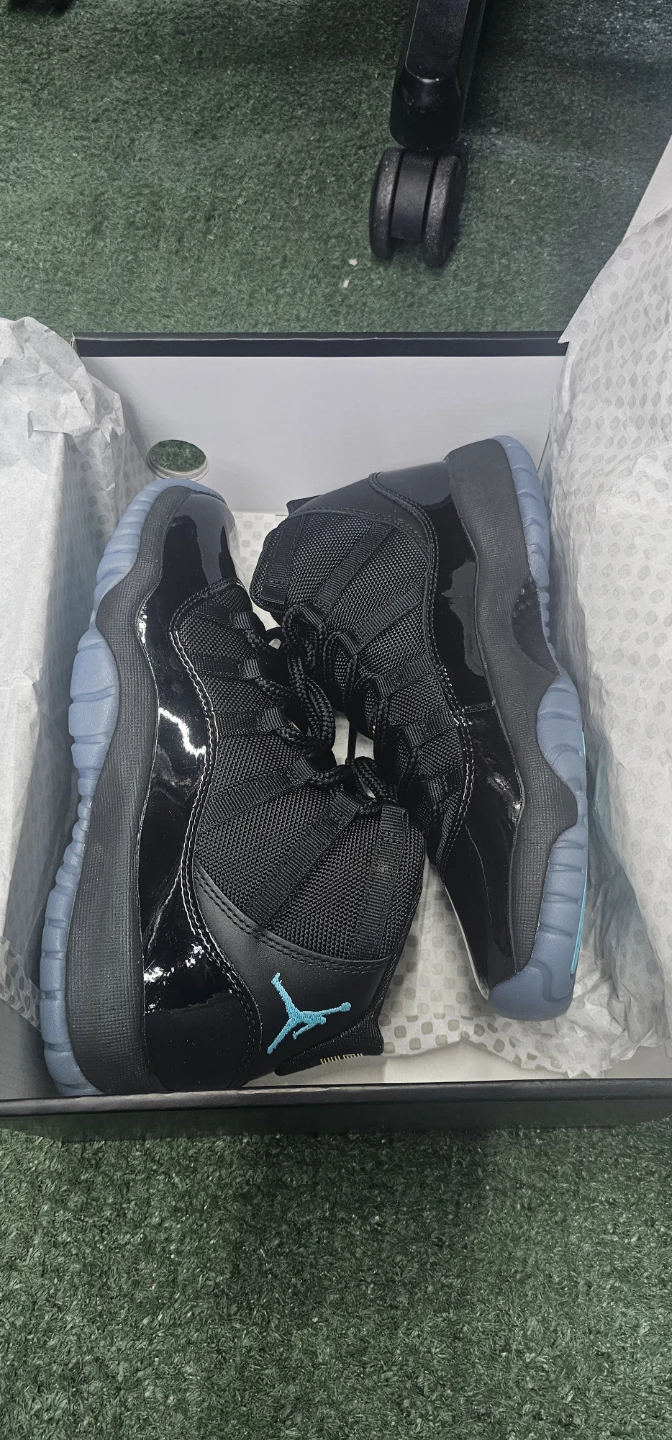 Jordan 11 Retro (GS) "Black/Blue" Size 7Y