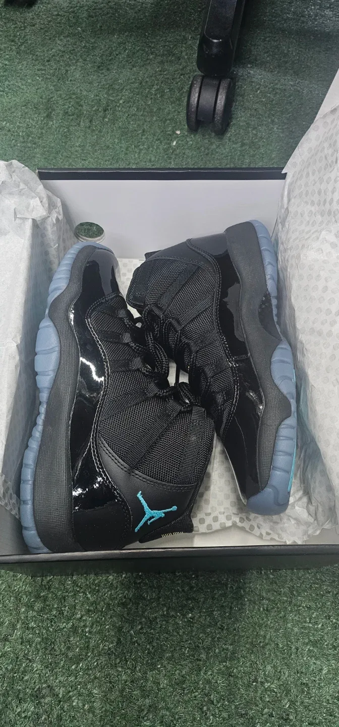 Jordan 11 Retro (GS) "Black/Blue" Size 7Y
