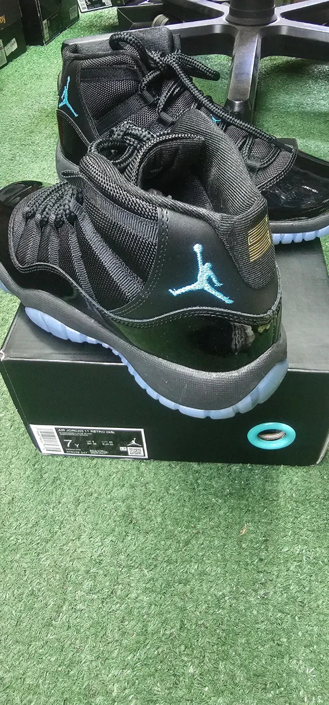 Jordan 11 Retro (GS) "Black/Blue" Size 7Y - photo 2