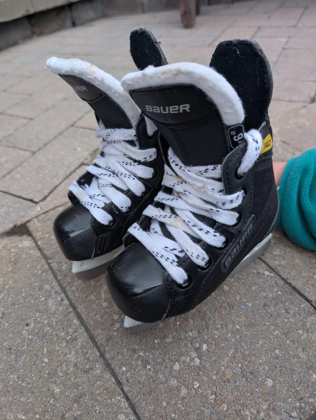 Kids Bauer Youth Hockey Skates Size 6 Y R - photo 2