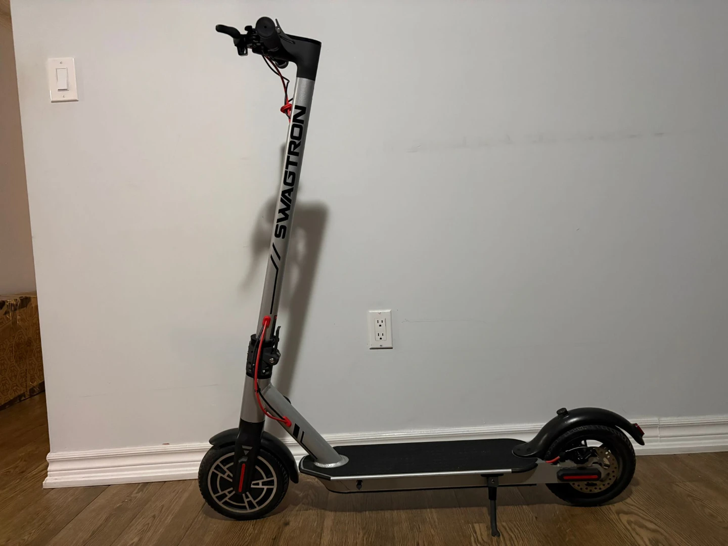 Swagtron Swagger 5 Electric Scooter - photo 3