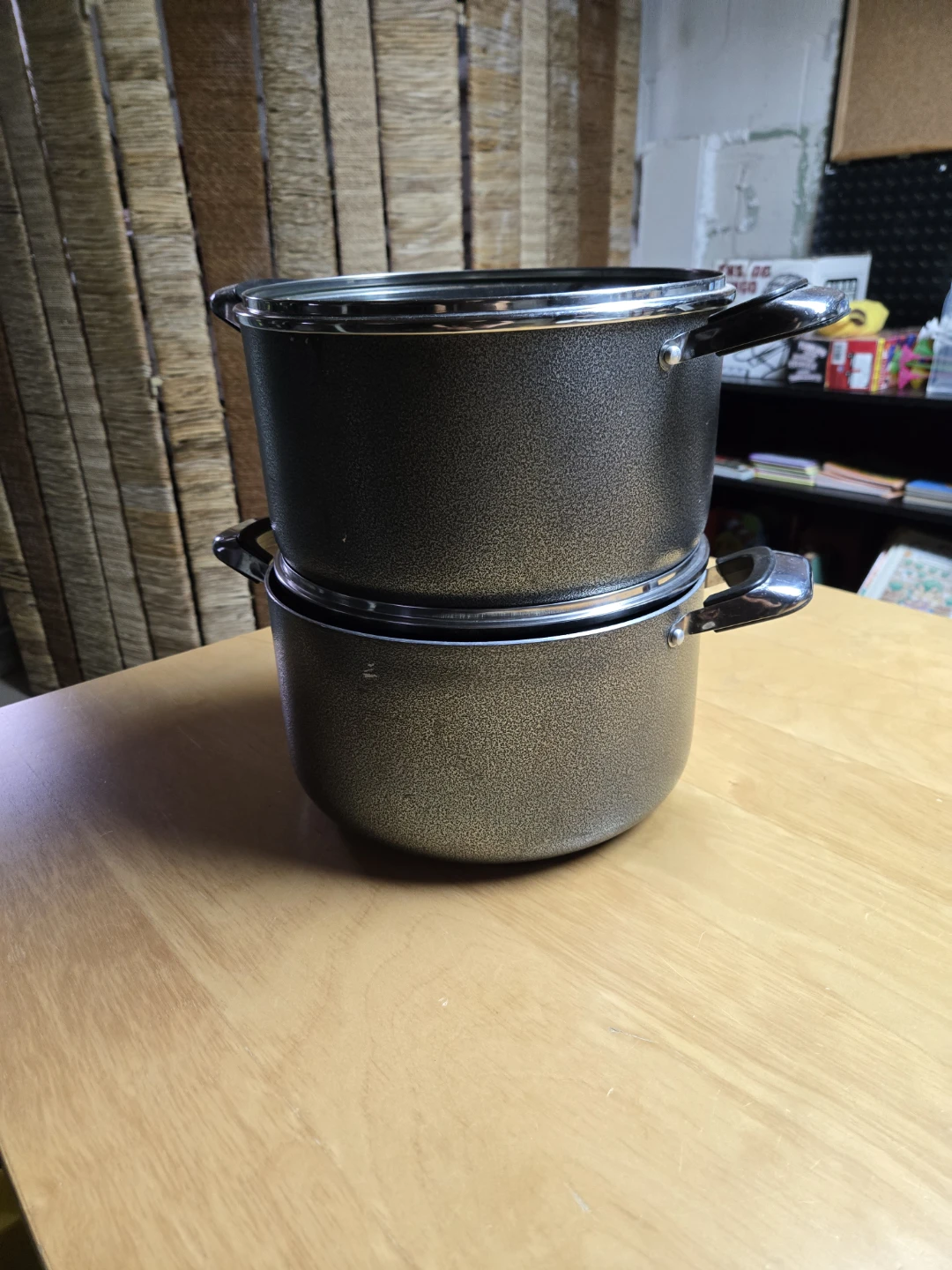 Set of 2 Pots with Lids