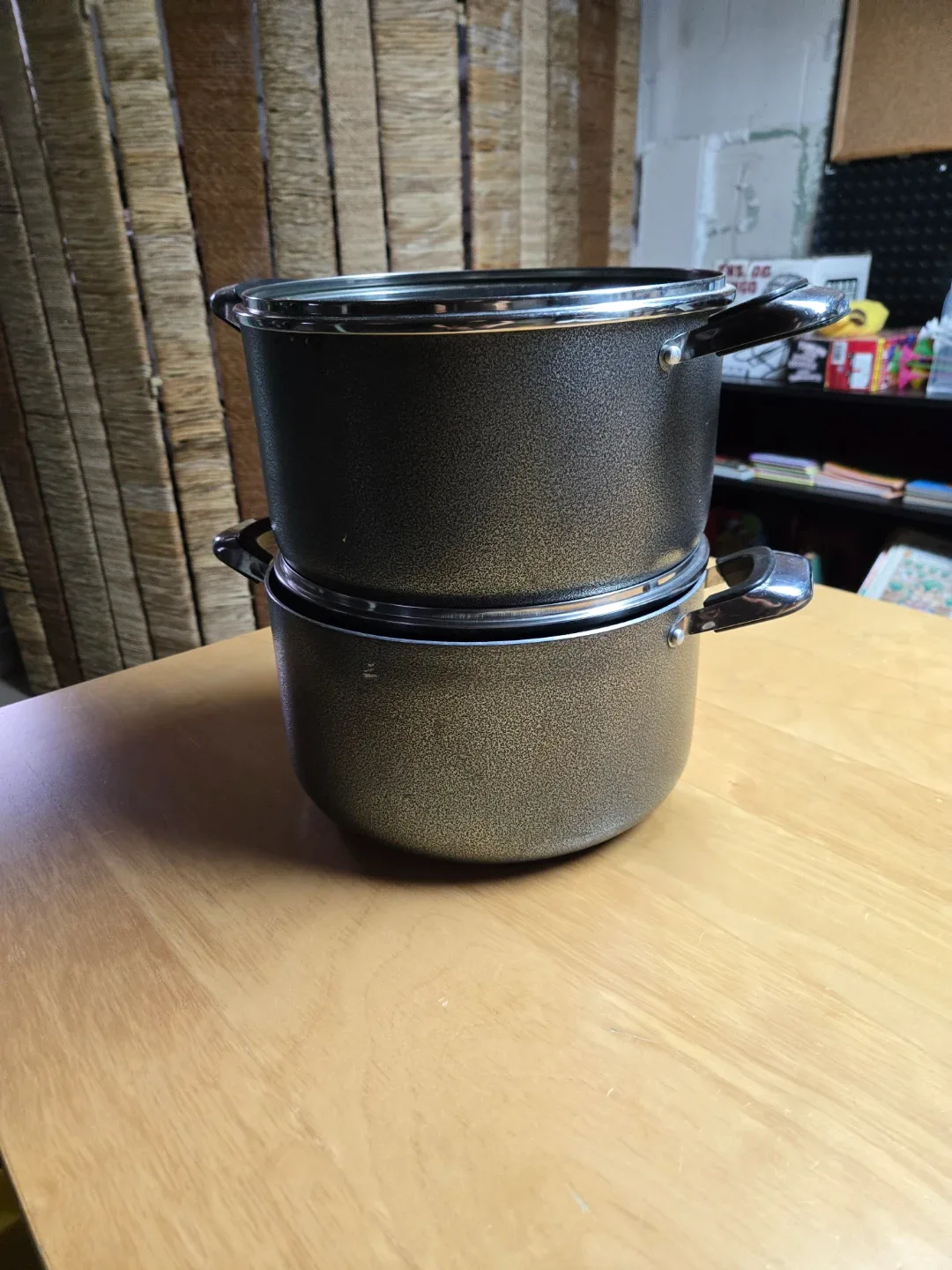 Set of 2 Pots with Lids