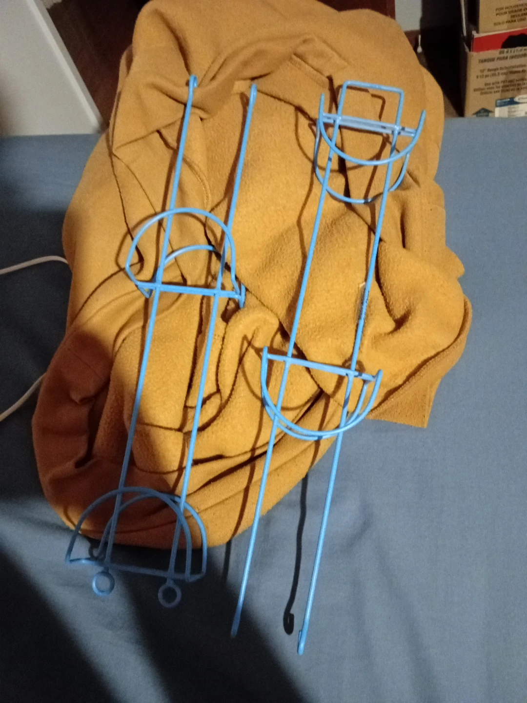 Blue Metal Wire Scarf Hanger Holder