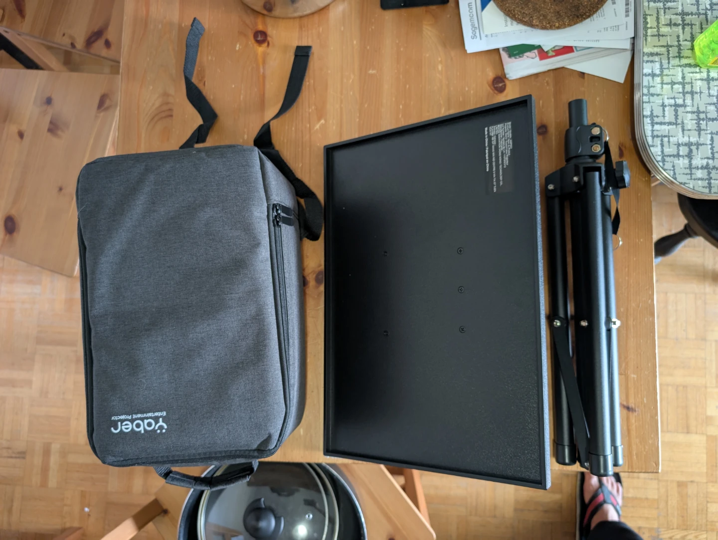 Yaber Entertainment Projector with Carrying Bag