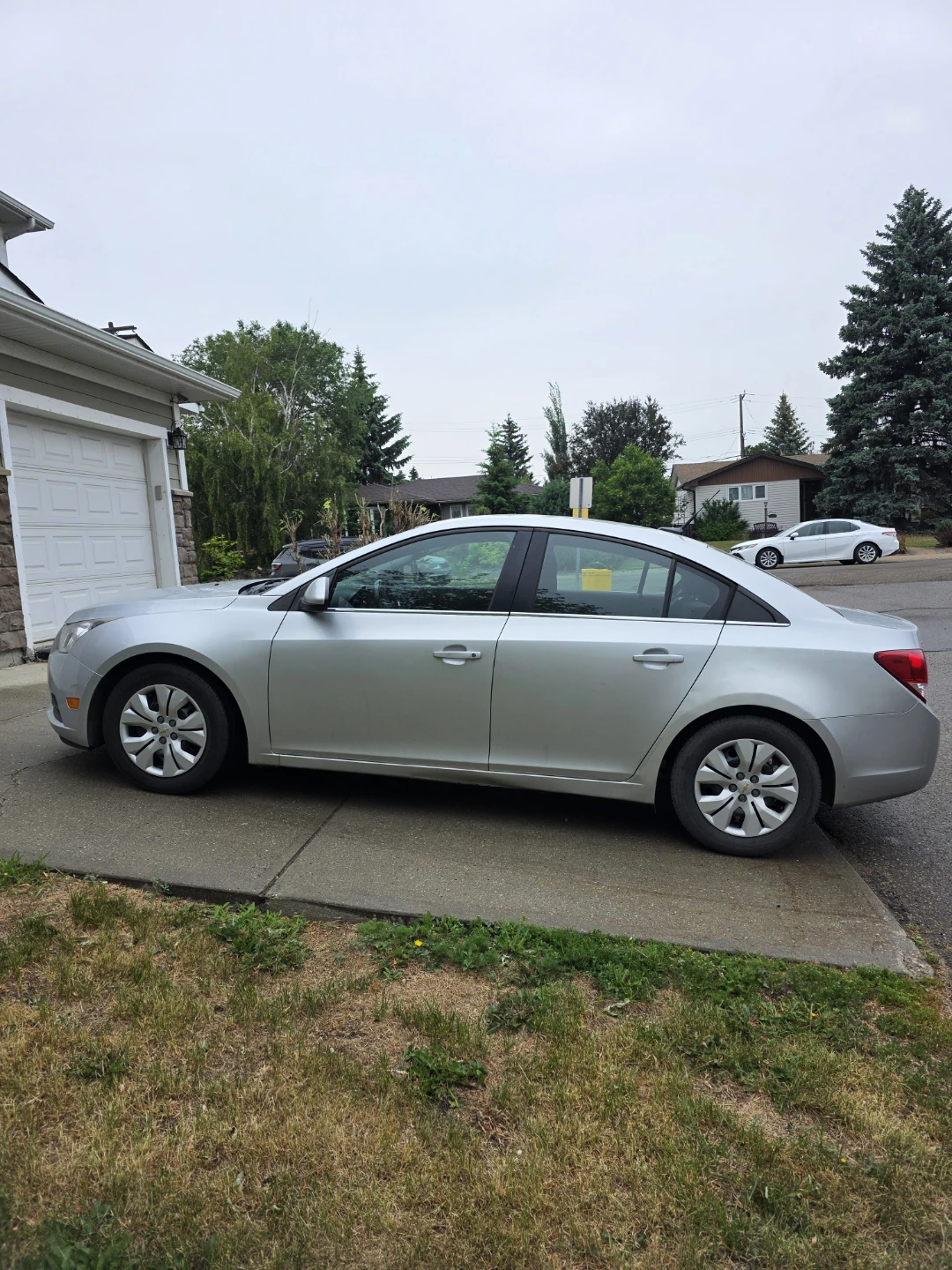 Silver Chevrolet Cruze - photo 3