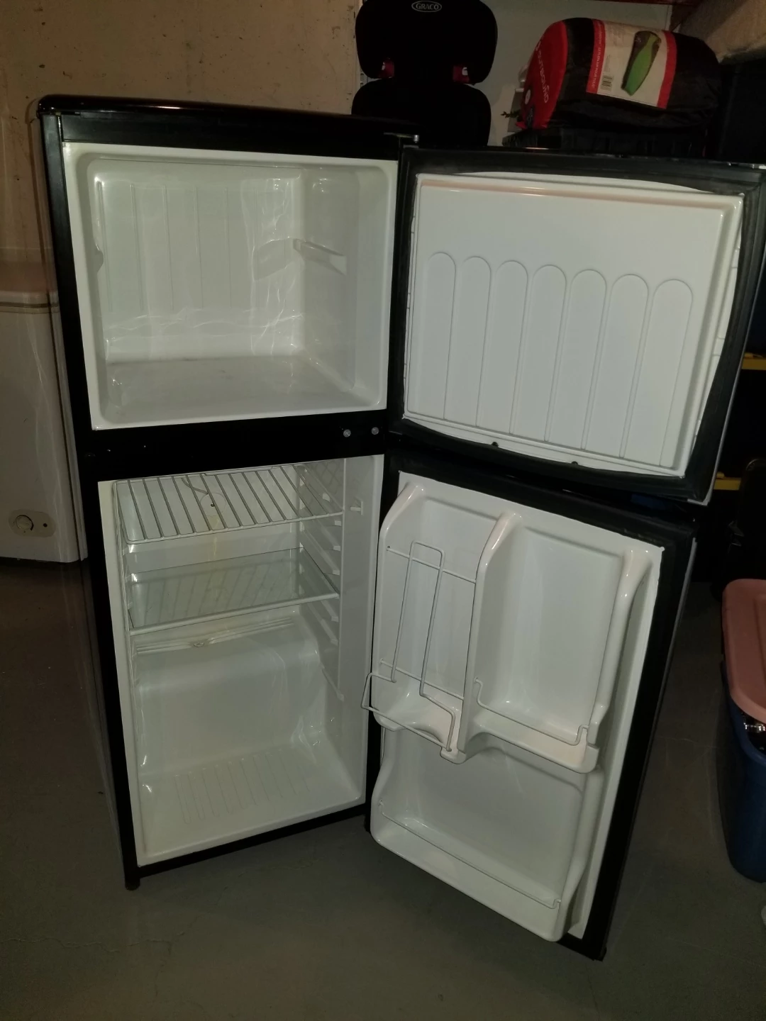 Magic Chef MCBR415SF Mini Fridge - photo 2