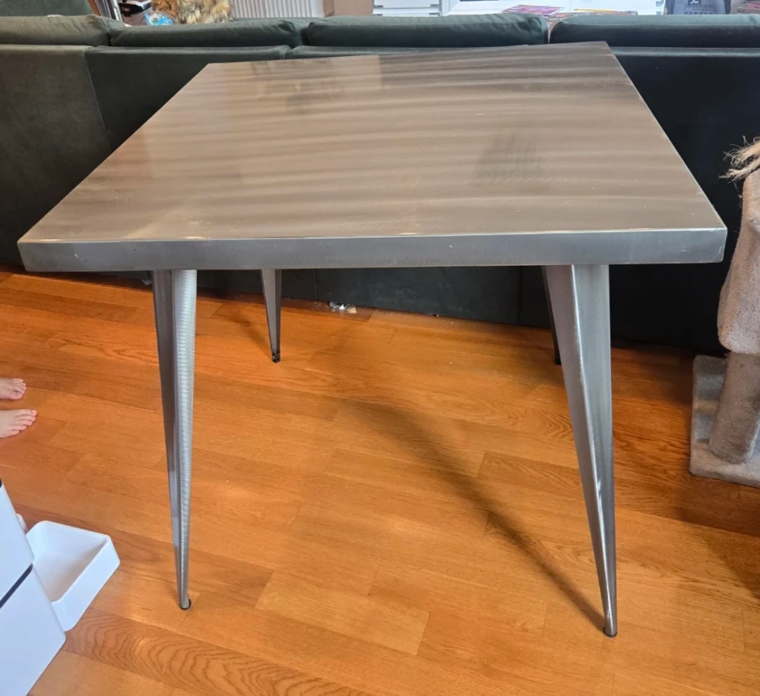 Square dining table
