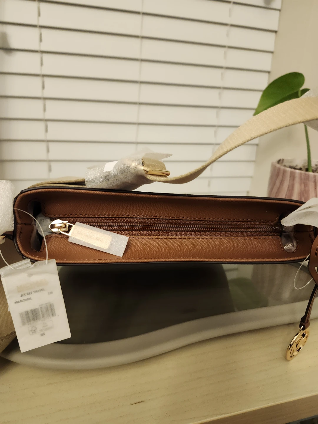 Brand new MK messenger crossbody - photo 5
