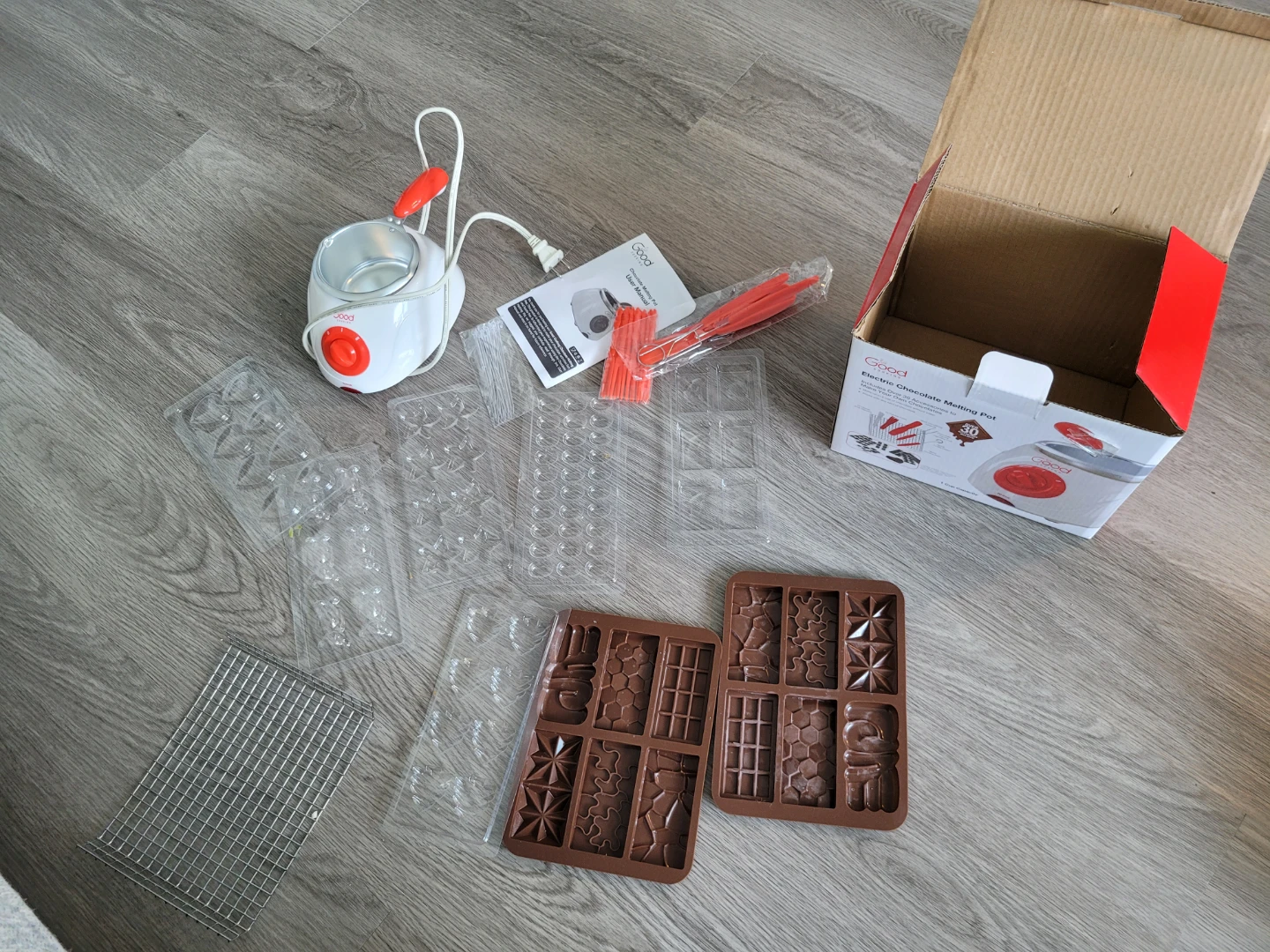 Chocolate Melting Pot Set with Molds - photo 2