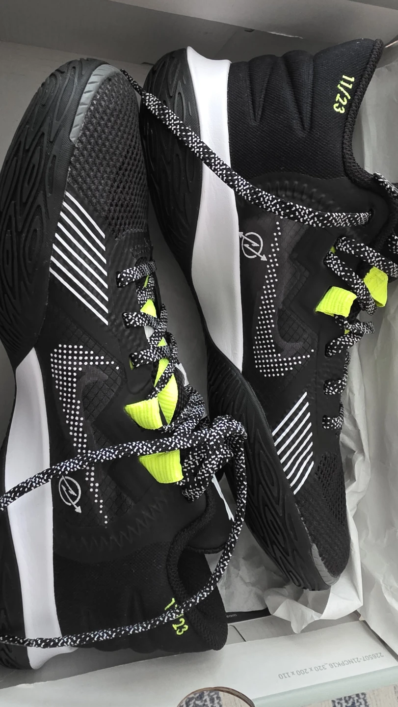 Nike Basketball Shoes - photo 2