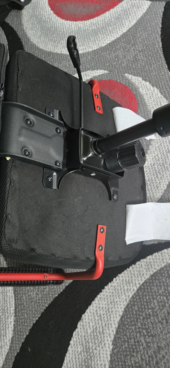 Black office chair with red accents - photo 5
