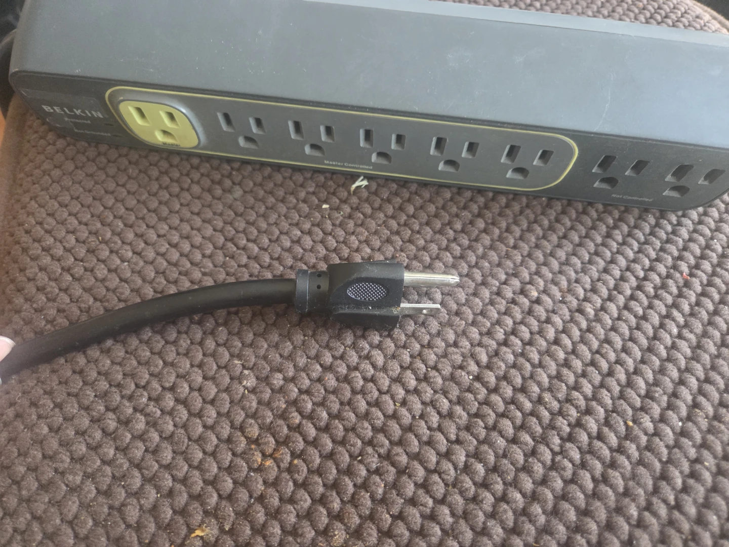 Belkin Surge Protector Power Strip - photo 2