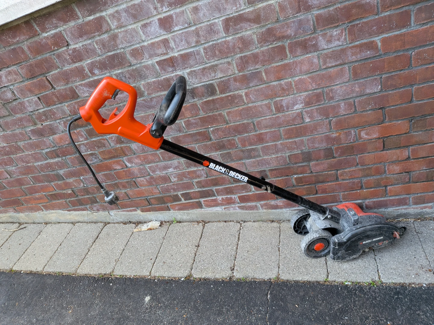 Black & Decker Electric String Trimmer/Edger