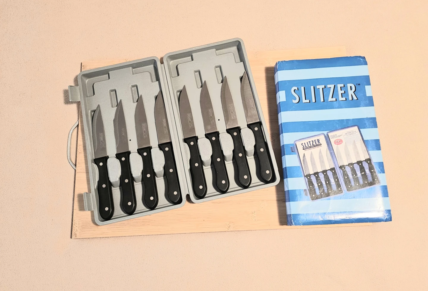 New Slitzer Steak Knives Set with Case $20