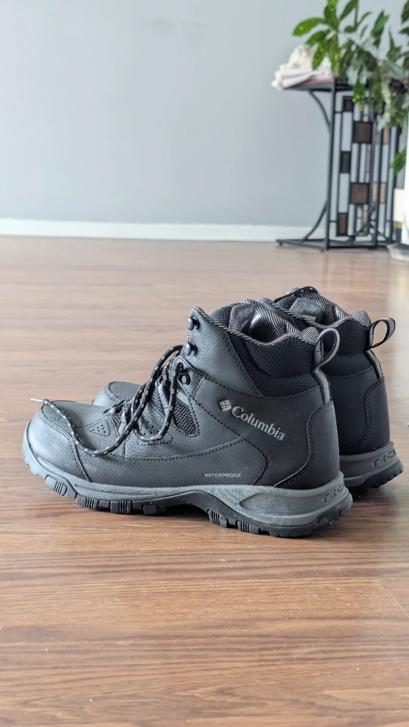 Columbia Men's Waterproof Hiking Boots Size 9