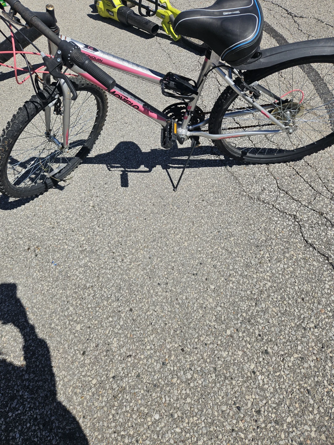 Movelo Silver and Pink Mountain Bike - photo 2