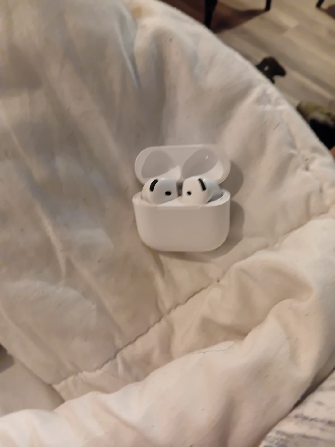 Apple AirPods Pro (4th generation)with Charging Case - photo 2
