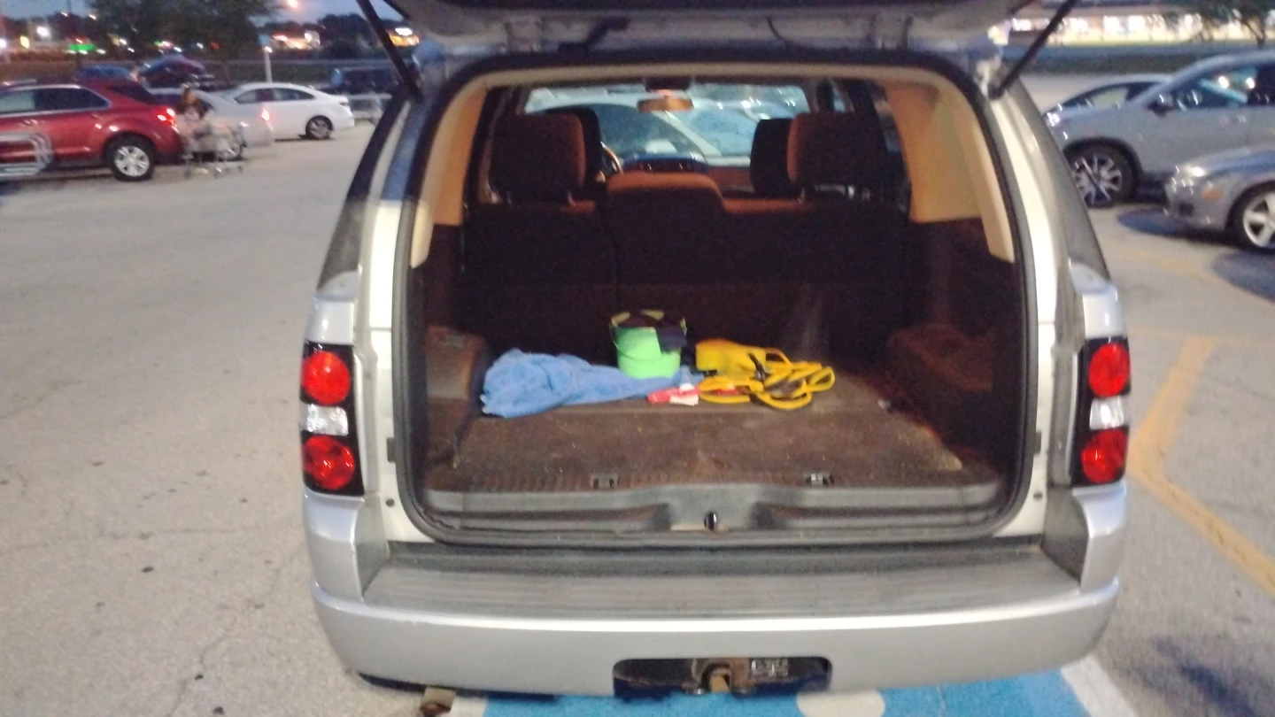 Ford Explorer SUV - photo 5