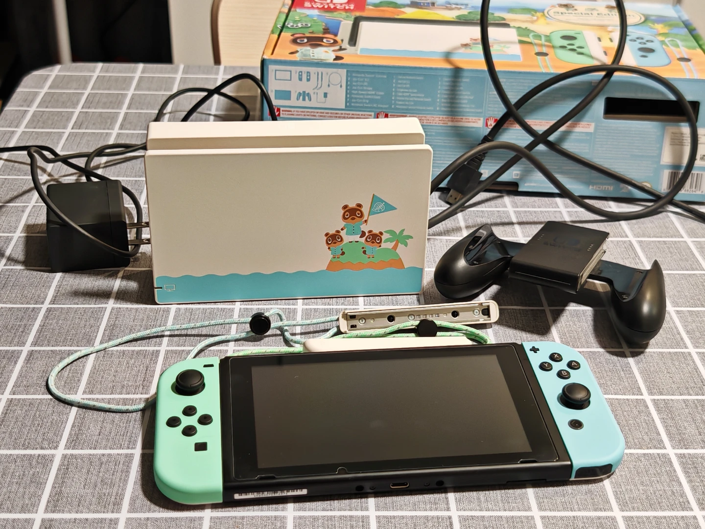 Nintendo Switch Special Edition Animal Crossing Console - photo 2