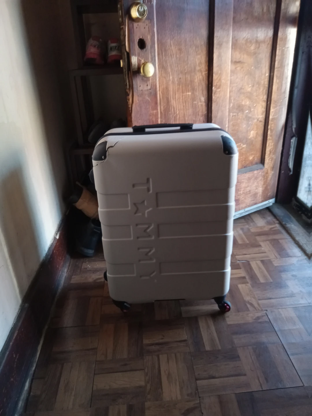 Tommy Hilfiger Hardside Spinner Luggage
