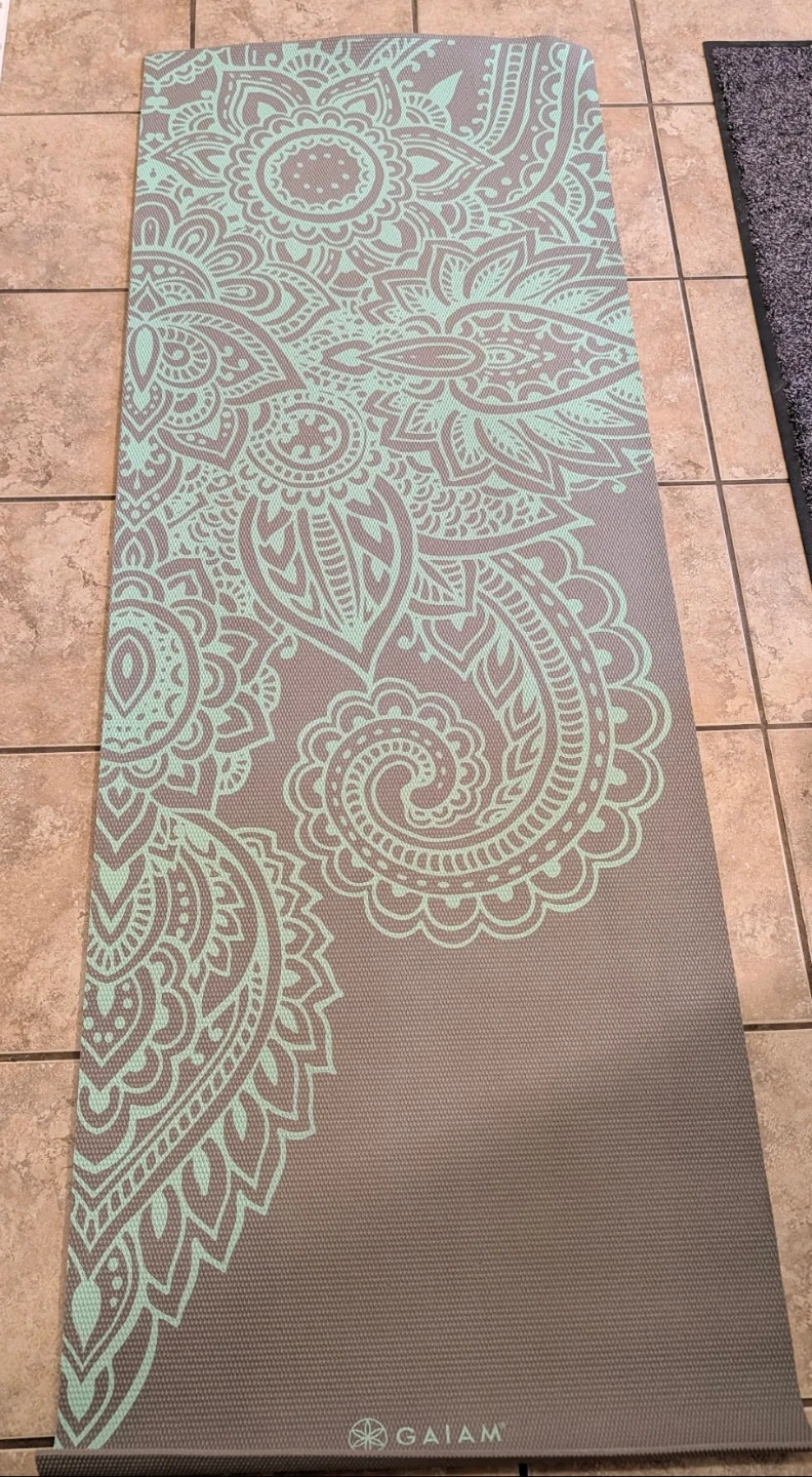 Gaiam Yoga Mat (68" x 24" x 5mm)
