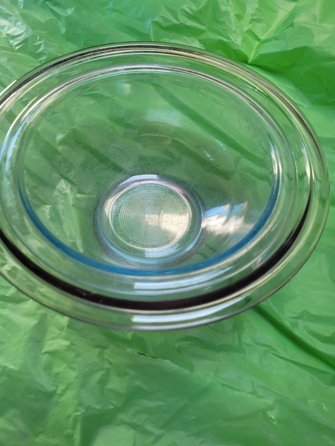 Pyrex Glass Mixing Bowls Set of 2