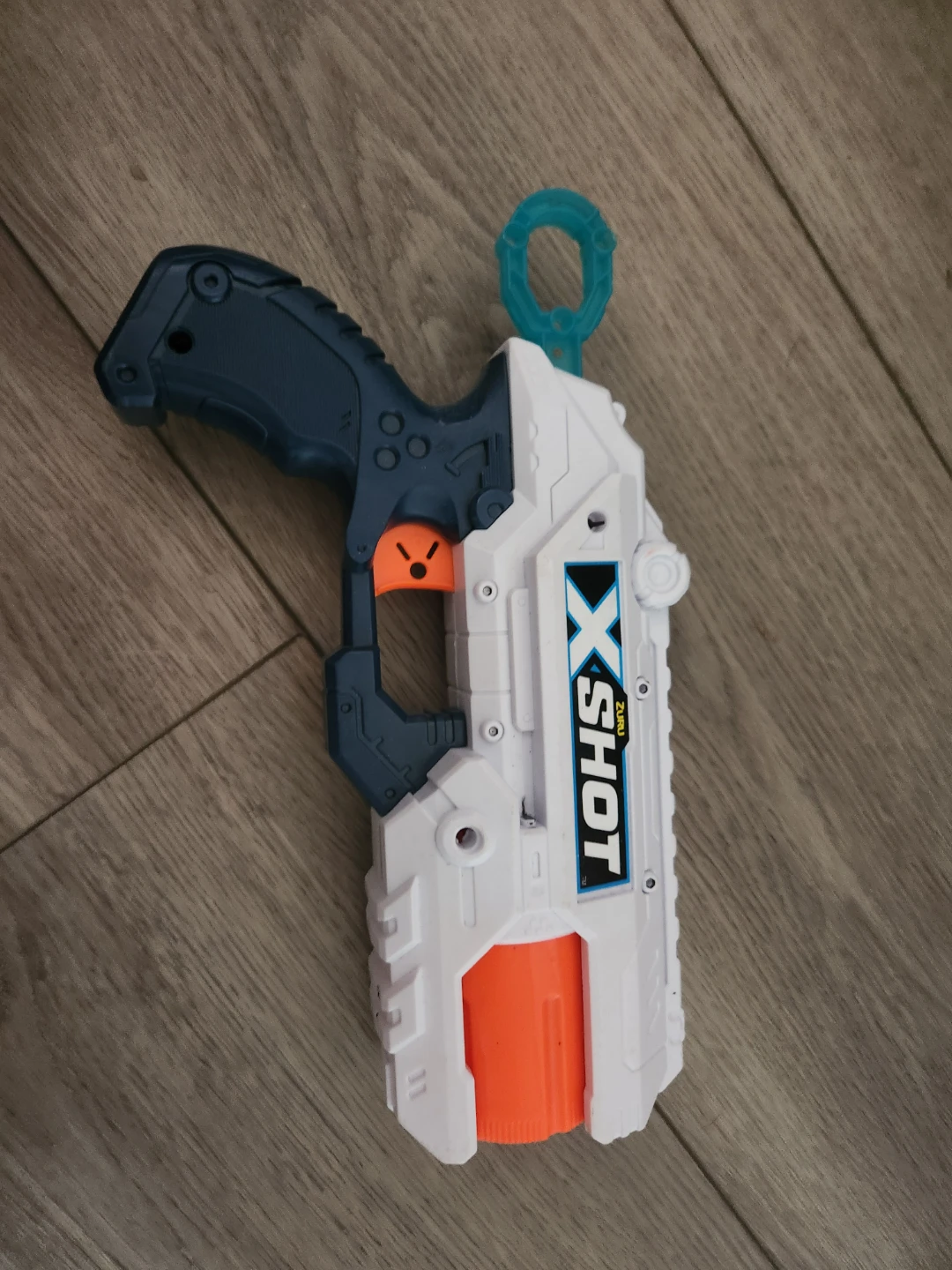 X-SHOT 6 BARREL BLASTER works fine