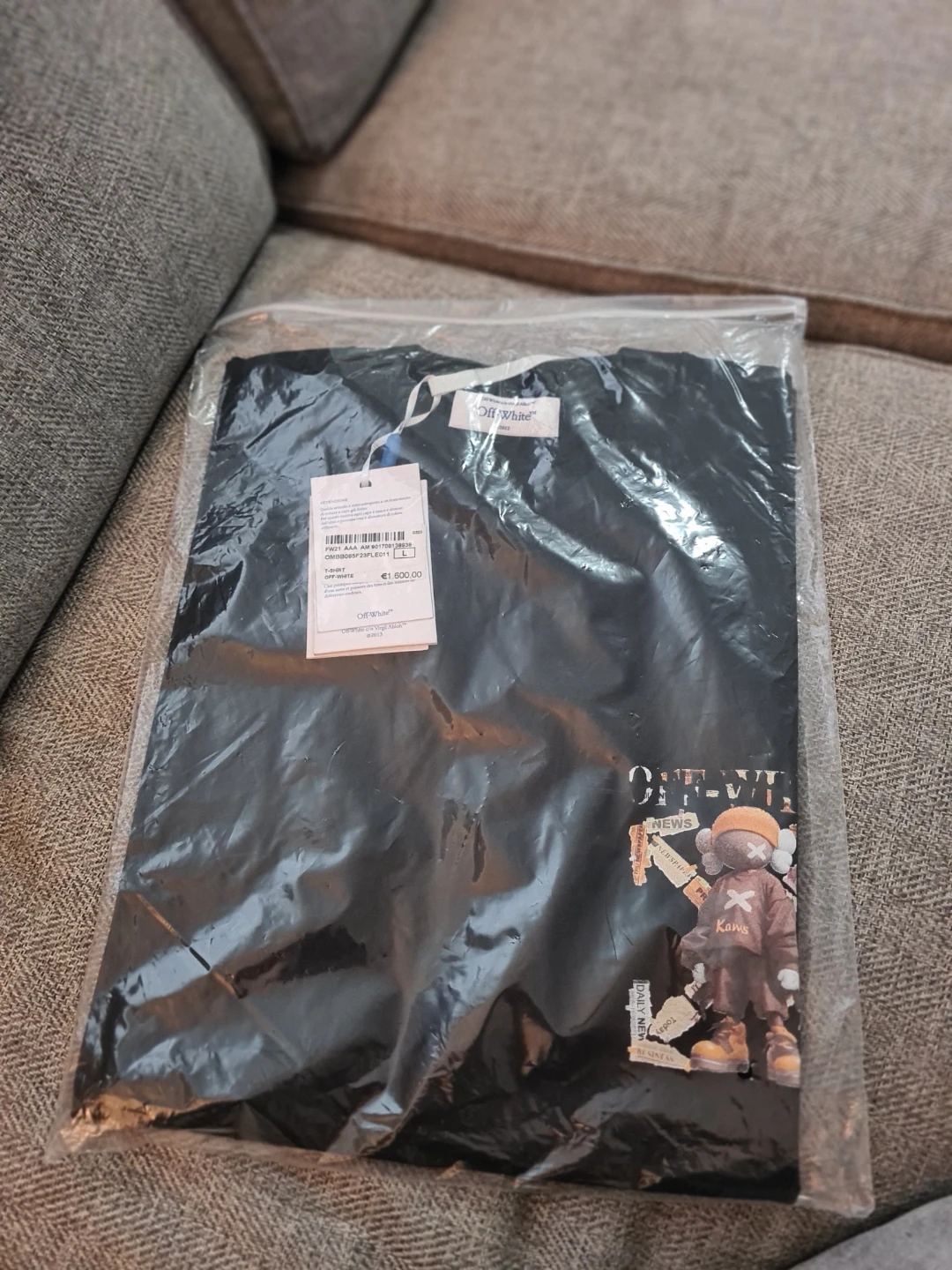 OFF-WHITE Kaws Graphic T-Shirt Black - photo 4