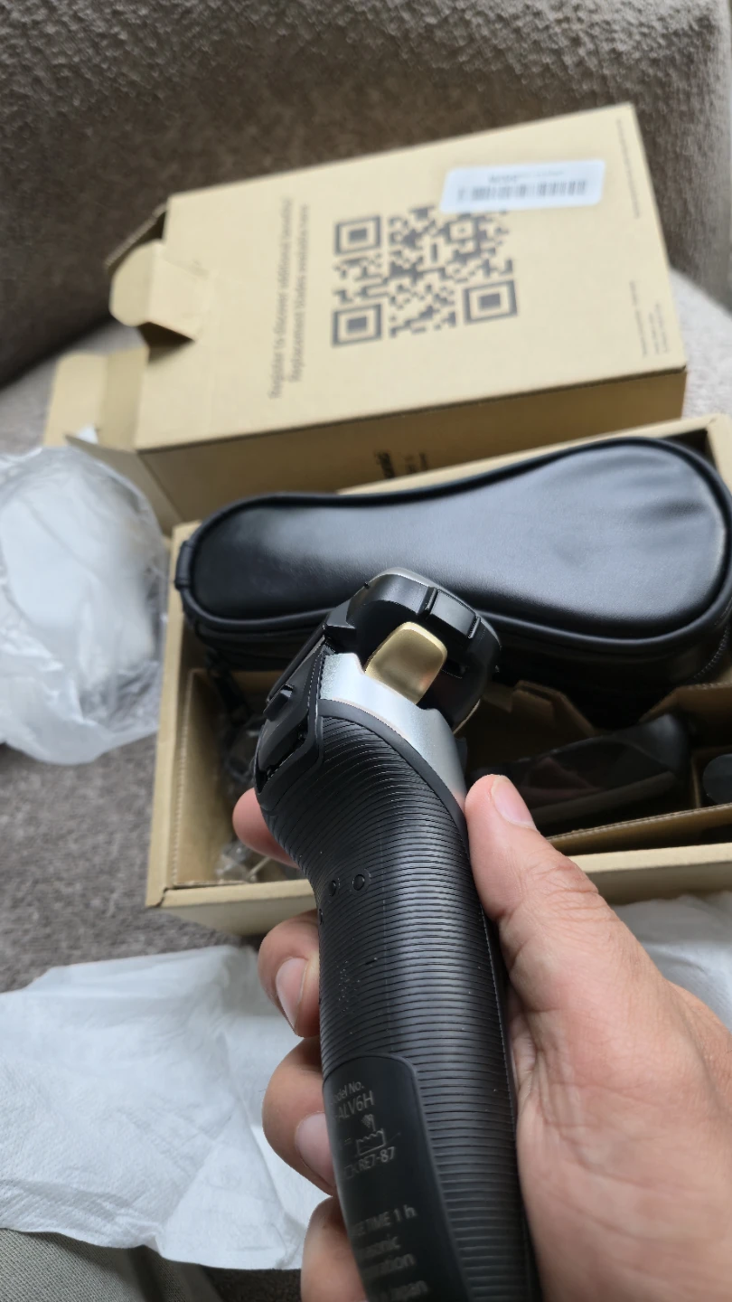 Panasonic Wet/Dry Electric Shaver with Travel Case - photo 4