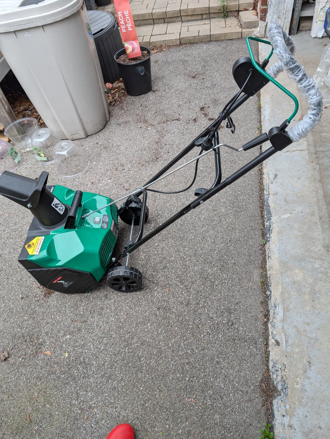 Certified Electric Snow Blower - 18" / 13.5A - photo 3