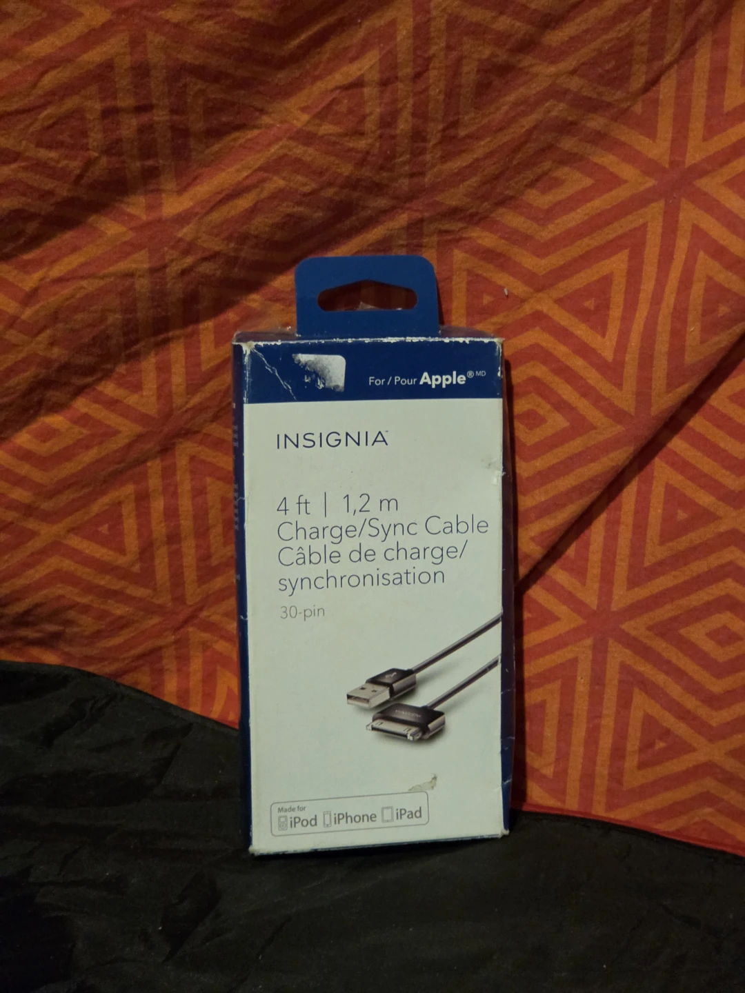 Insignia 4 ft / 1.2 m Charge/Sync Cable for Apple 30-pin - photo 5