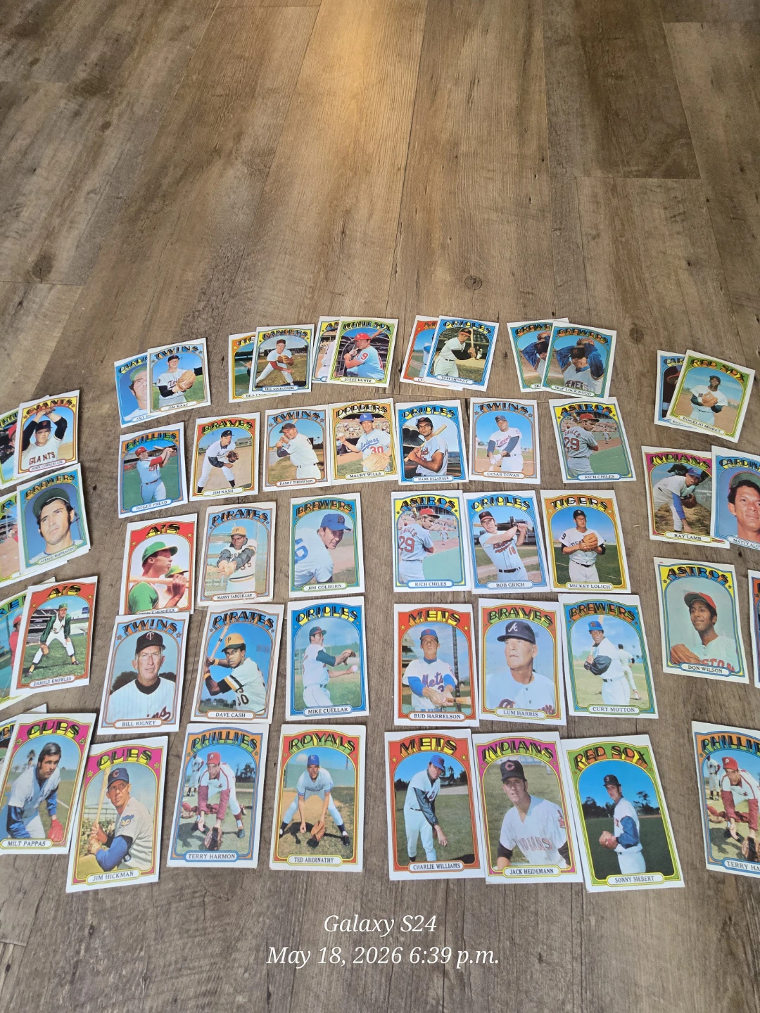 Collection of 1972 Topps Baseball Cards - photo 2