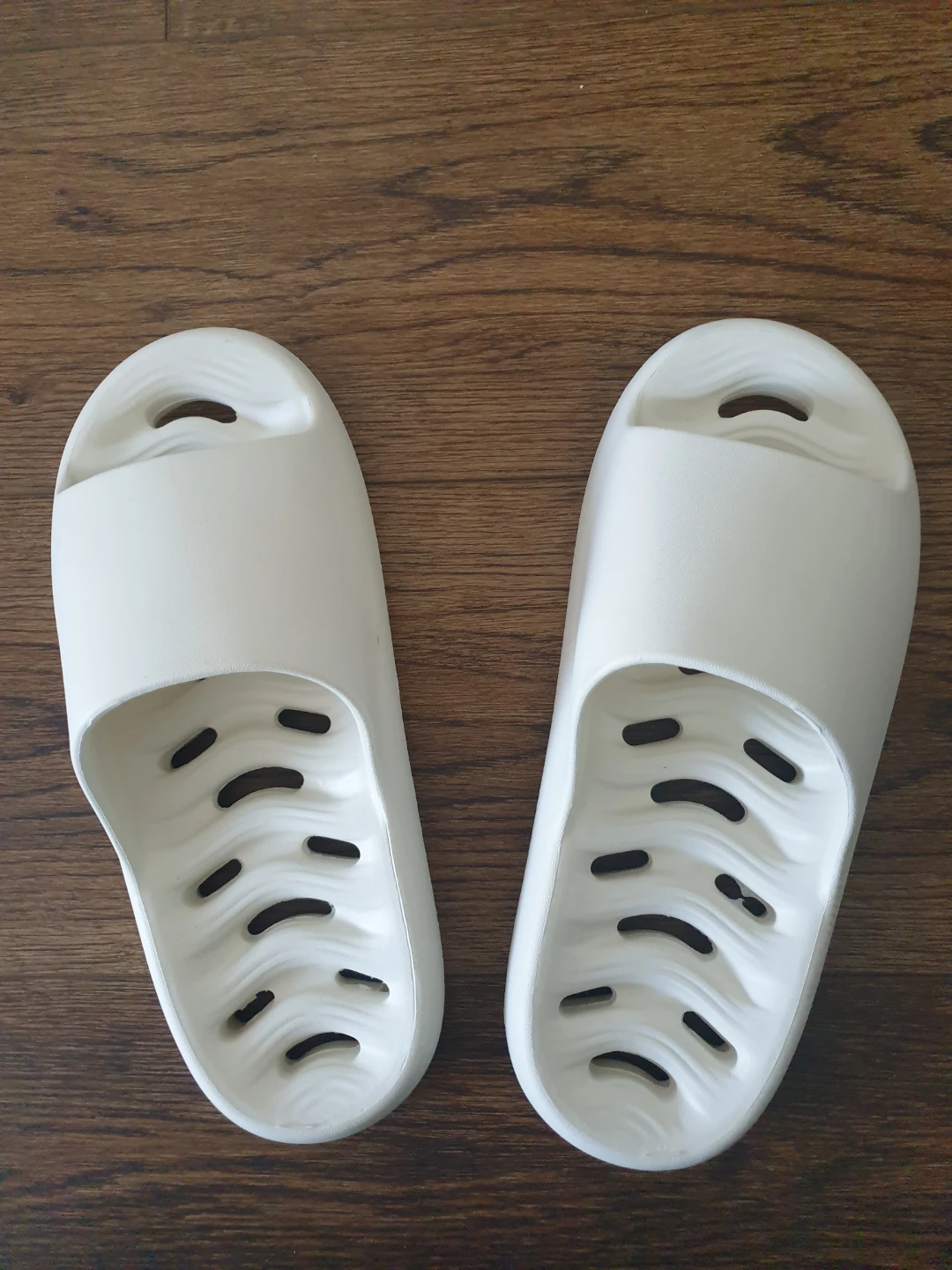 White Slides Size 270 (US 8.5)