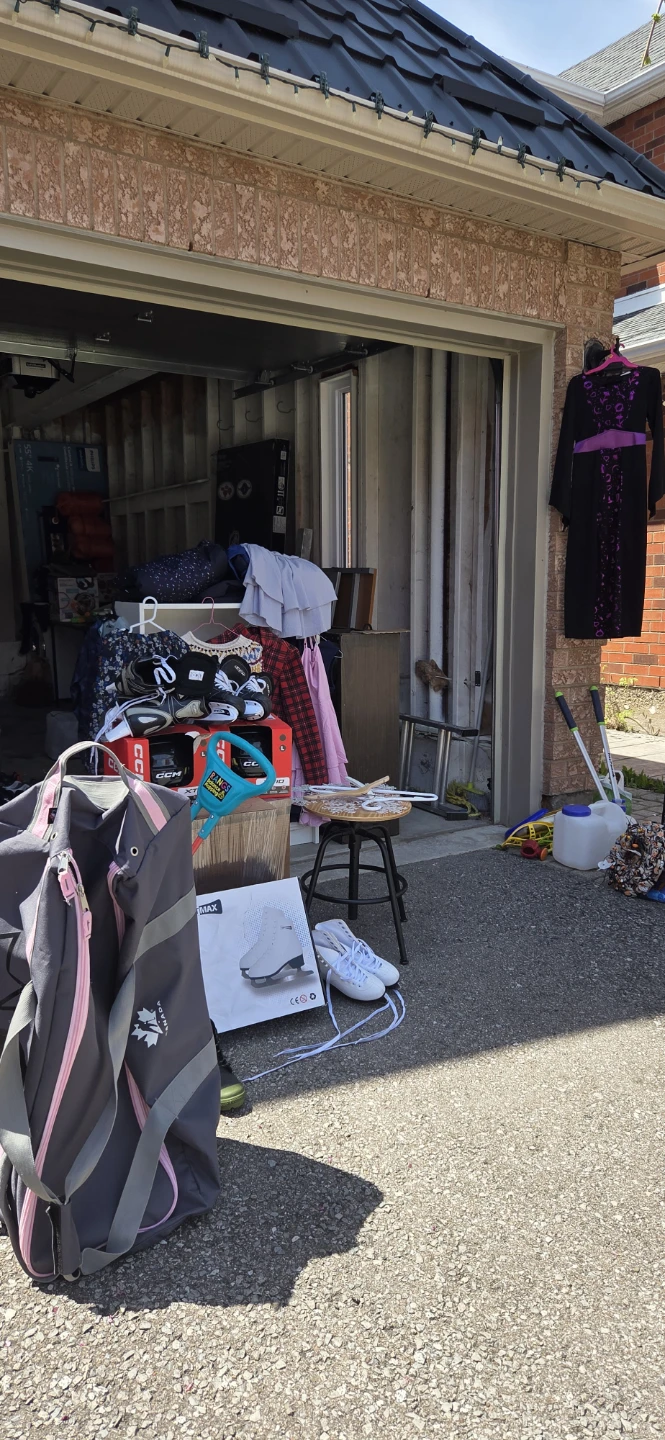 Moving Garage sale at Quil's run Mississauga. - photo 2
