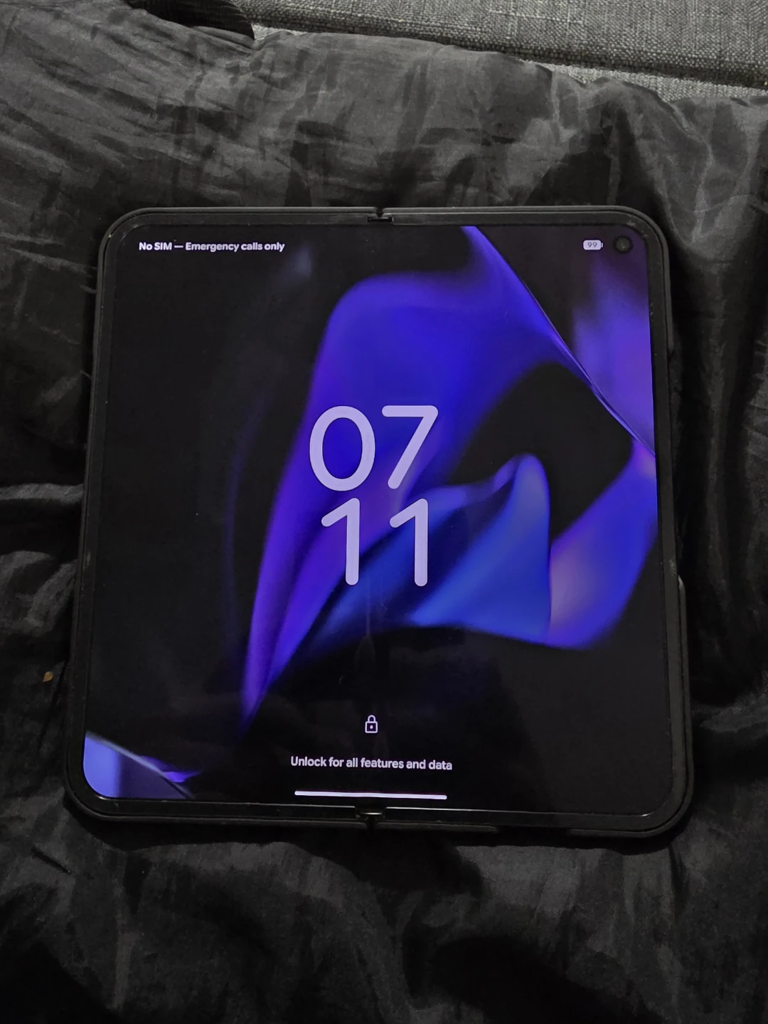 Google pixel fold 9Pro with Spiderman sticker case - photo 5