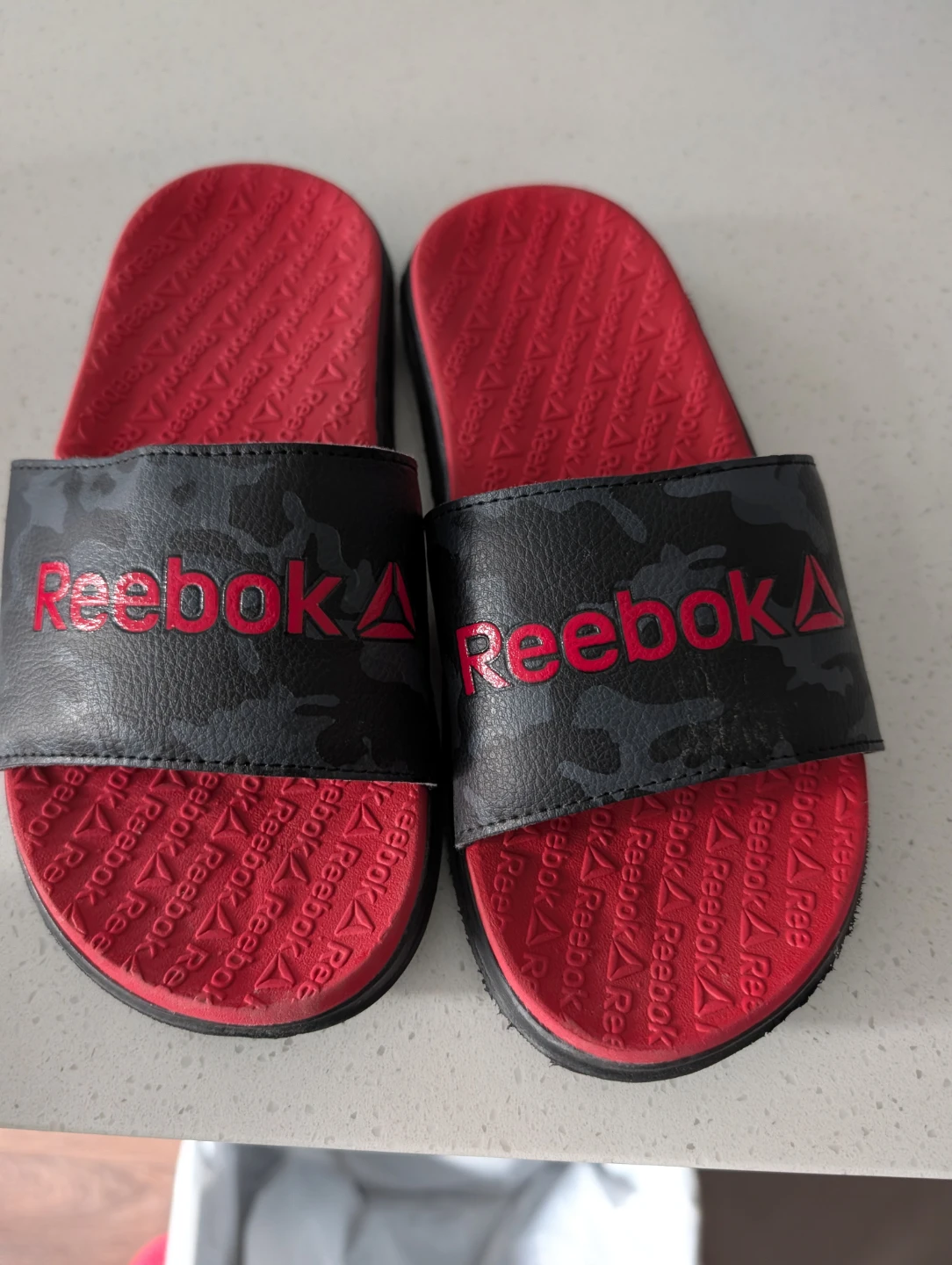 Reebok Slides Sandals - Black/Red Camo