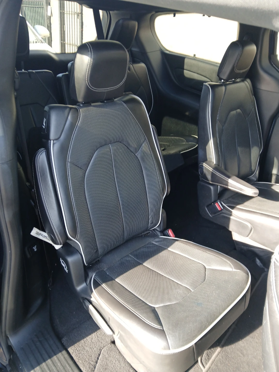 Used Dark Blue Minivan Chrysler Pacifica s limited - photo 4