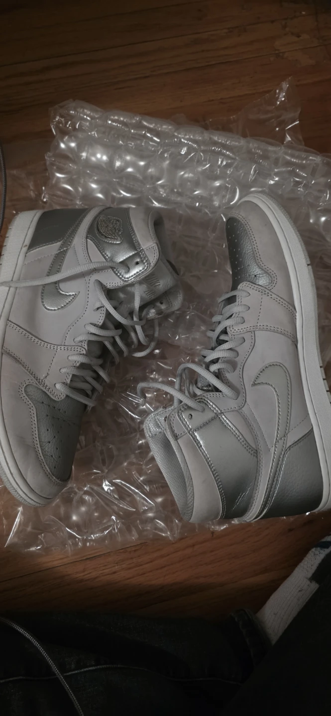 Jordan 1 High OG sneakers size 11 - photo 5