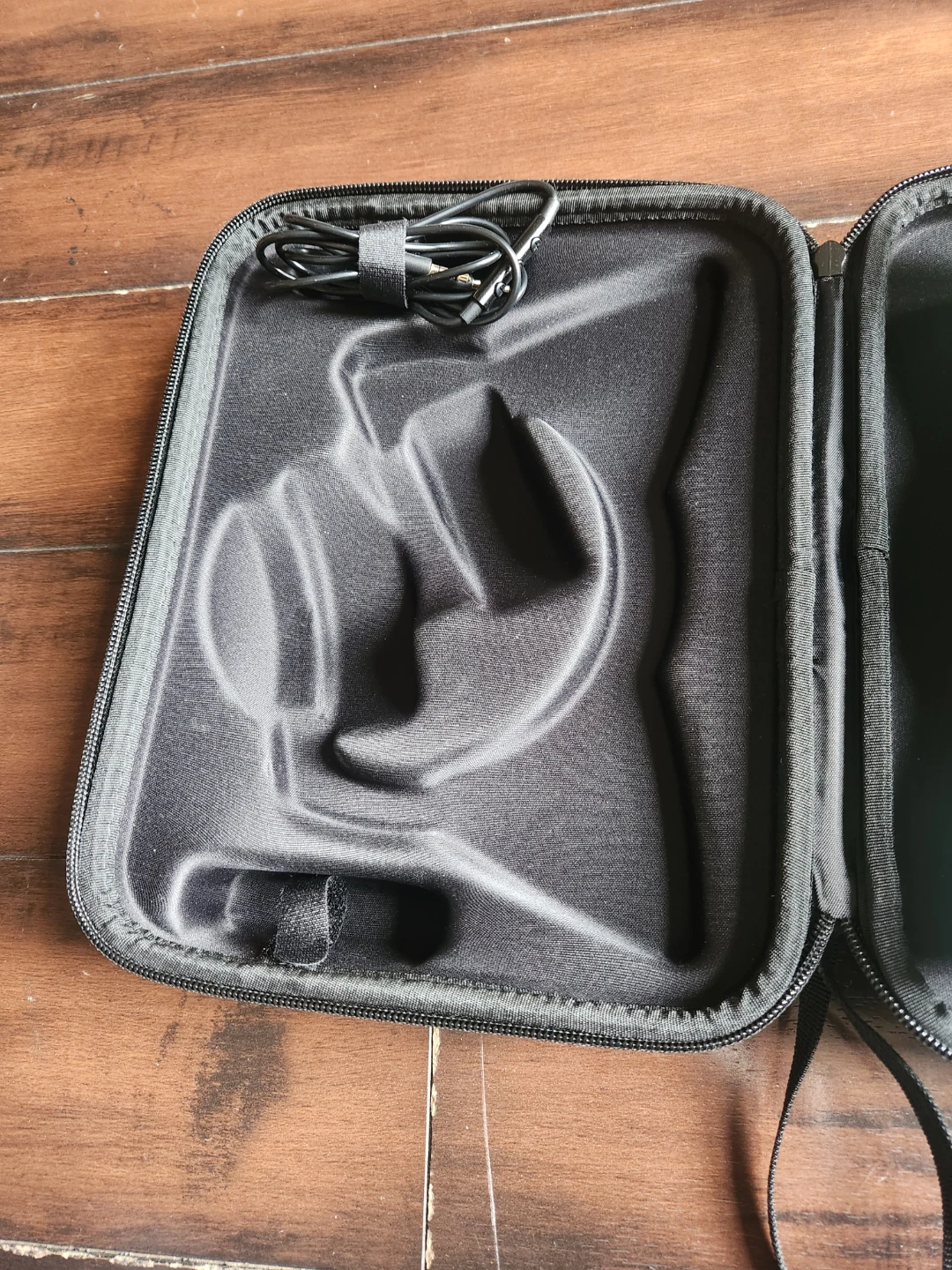 Brookstone Cat Ear Headphones with Mic and Case - photo 5