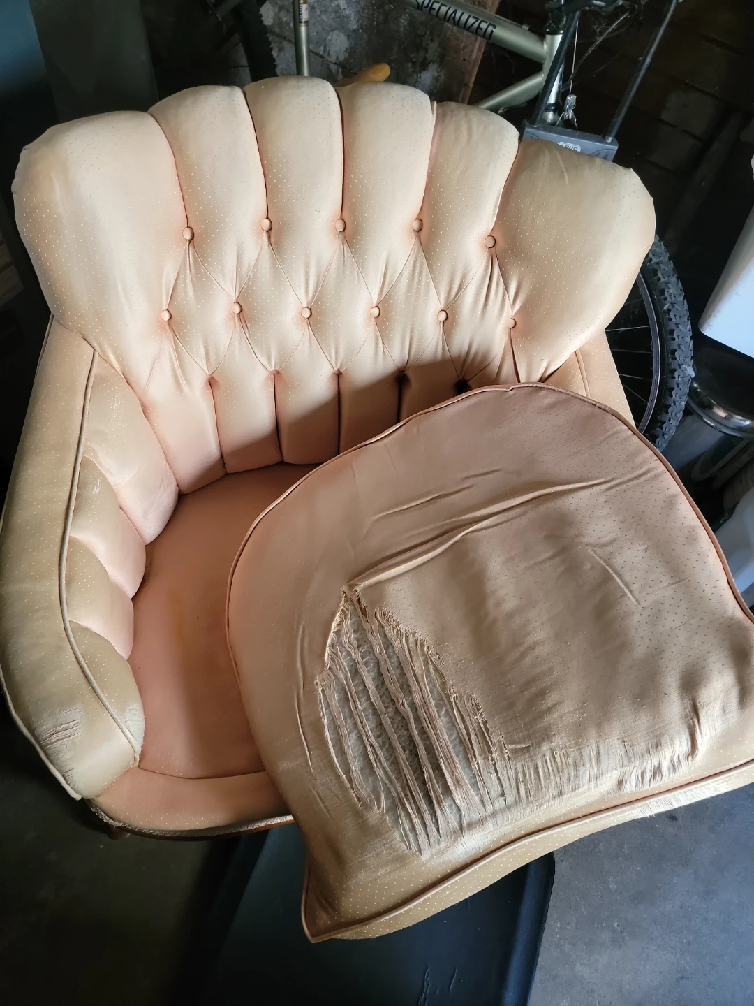 Pink Tufted Accent Chair - photo 3