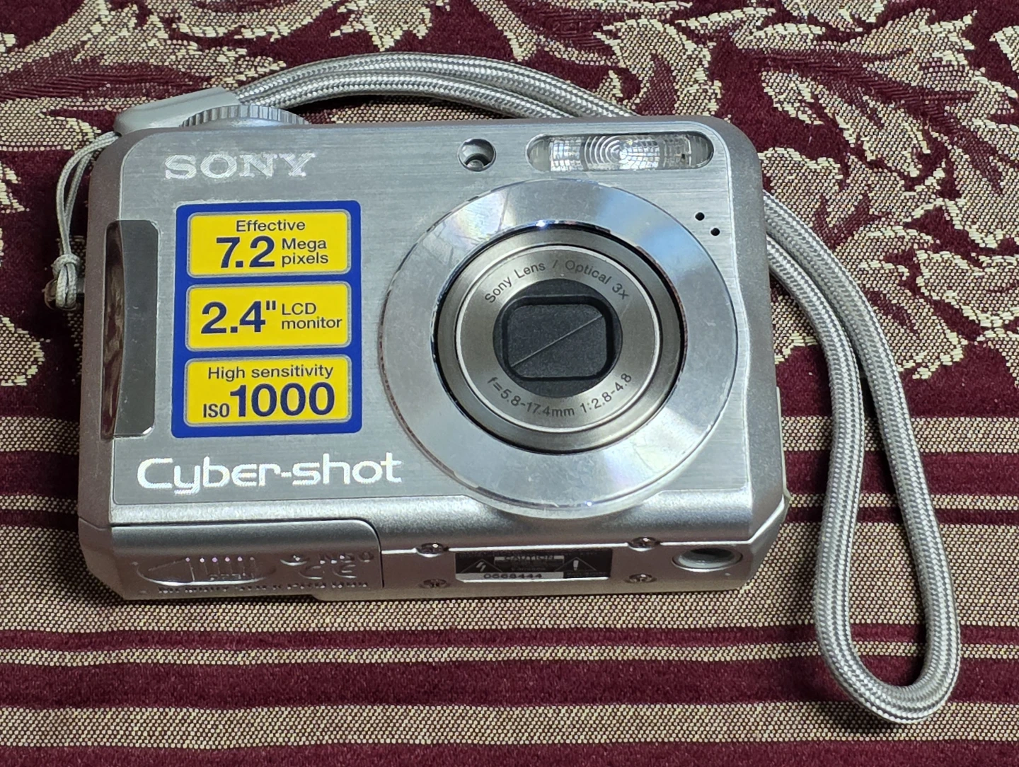Sony Cyber-shot DSC-S730 Vintage Digital Camera Bundle